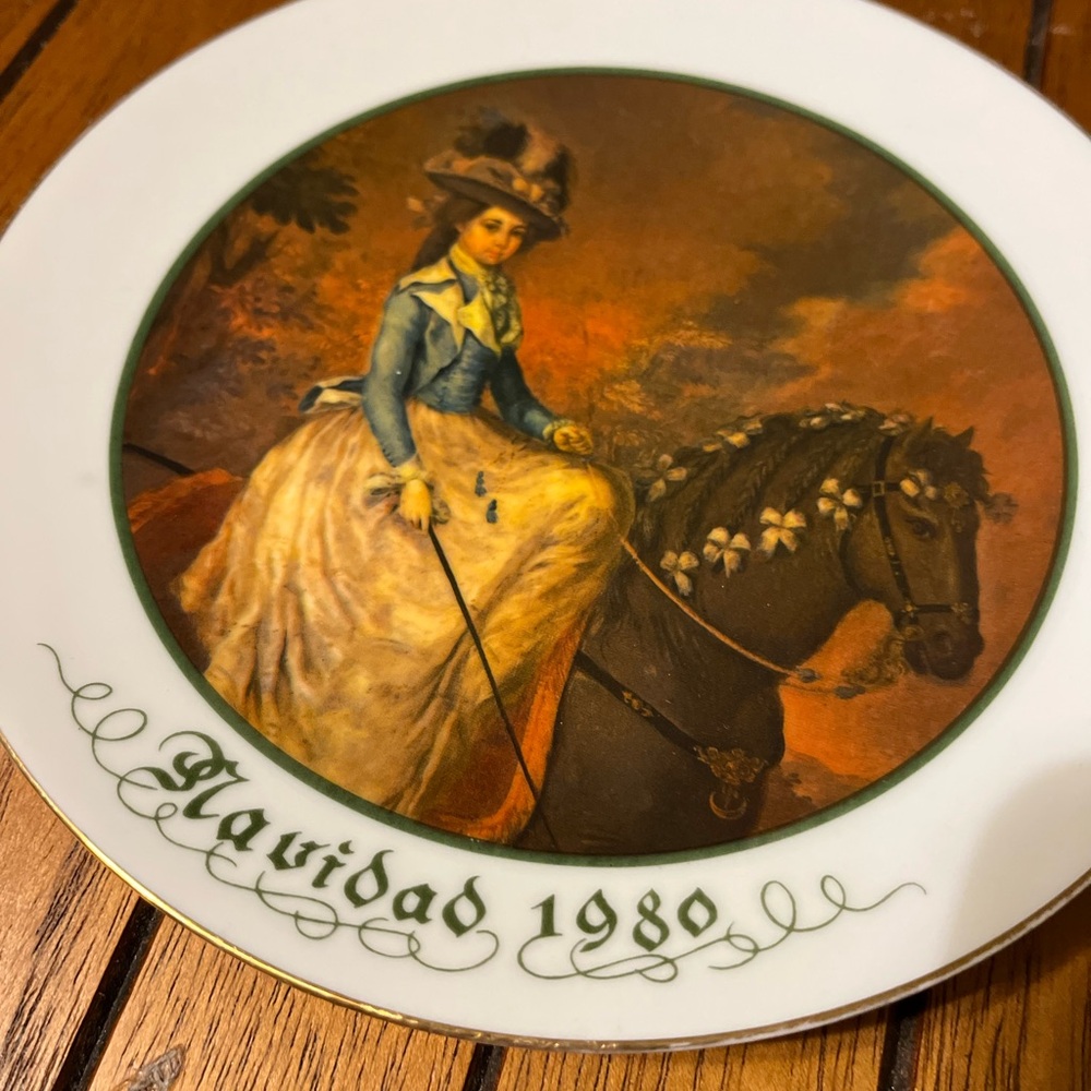 White and‎ Green Dinnerware Collection for Elegant Dining